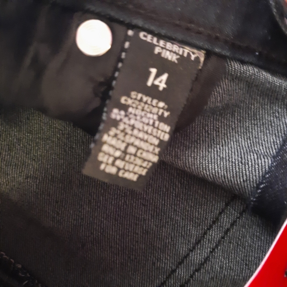 Trendy Black Skinny Jeans with Distressed Details - Picture 7 of 7